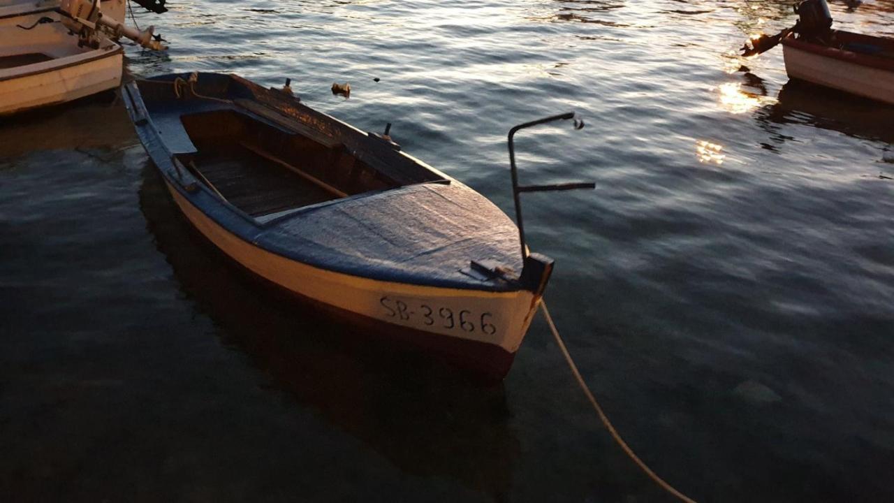 Charming Seaside Apartments Noa & Jakov, Zaboric Sibenik 外观 照片